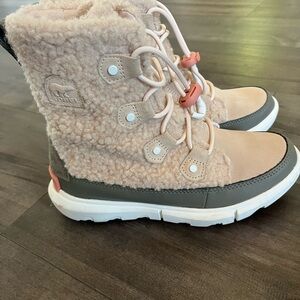 Sorel girls boot size 4